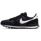 W NIKE INTERNATIONALIST