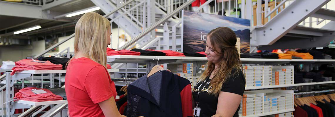 Sporttextil Verkäuferin Sporttextil Verkäuferin