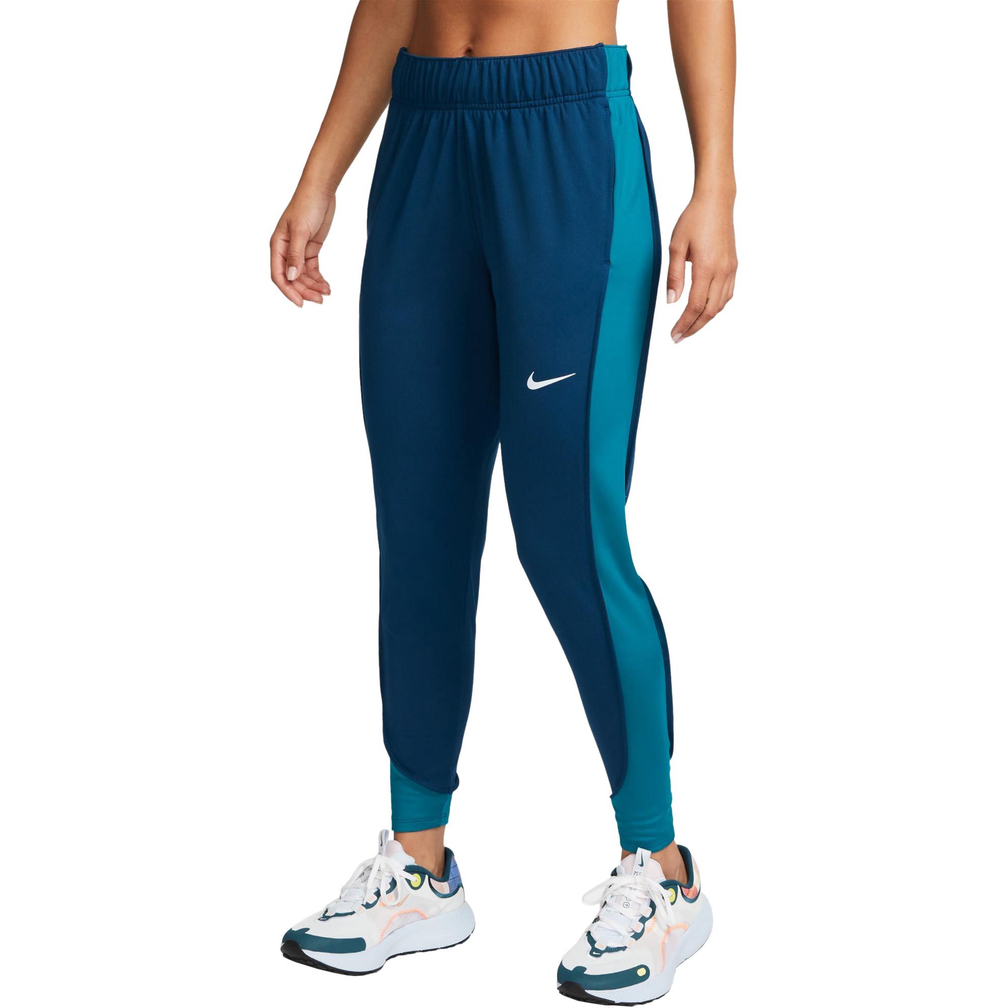 Nike Therma-FIT Essential