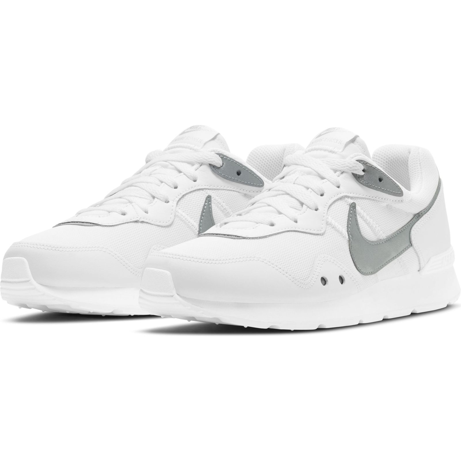 nike wmns venture runner