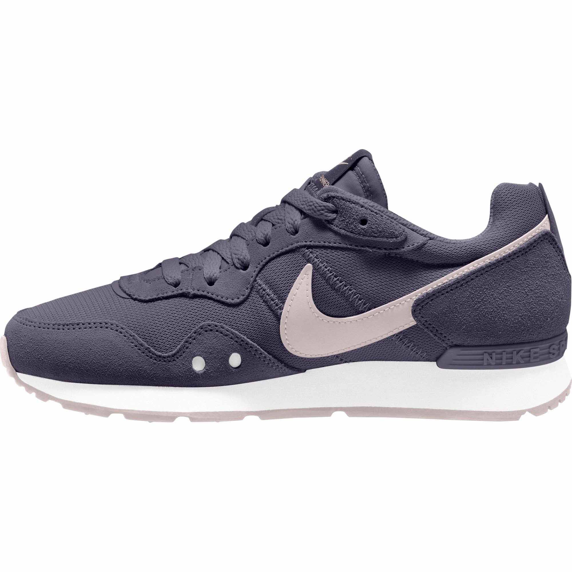 nike wmns venture runner