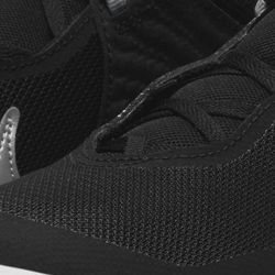 JR Team Hustle D 10 Big Kids Basketball Shoe