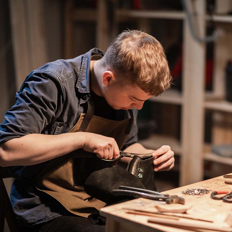 eidg. diplomierte/r Orthop&auml;die-Schuhmachermeister*in (60-100%)